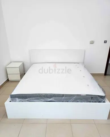 IKEA malam king‑size bed (180 × 200 cm) with 2 storage drawers and an IKEA mattress
