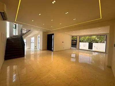 5 bedroom Villa + Maid's & Driver's Room & Majles | Spacious | Jumeirah First