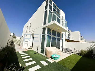 Single Row I Spacious Bedrooms I Closed Kitchen I R2EM
