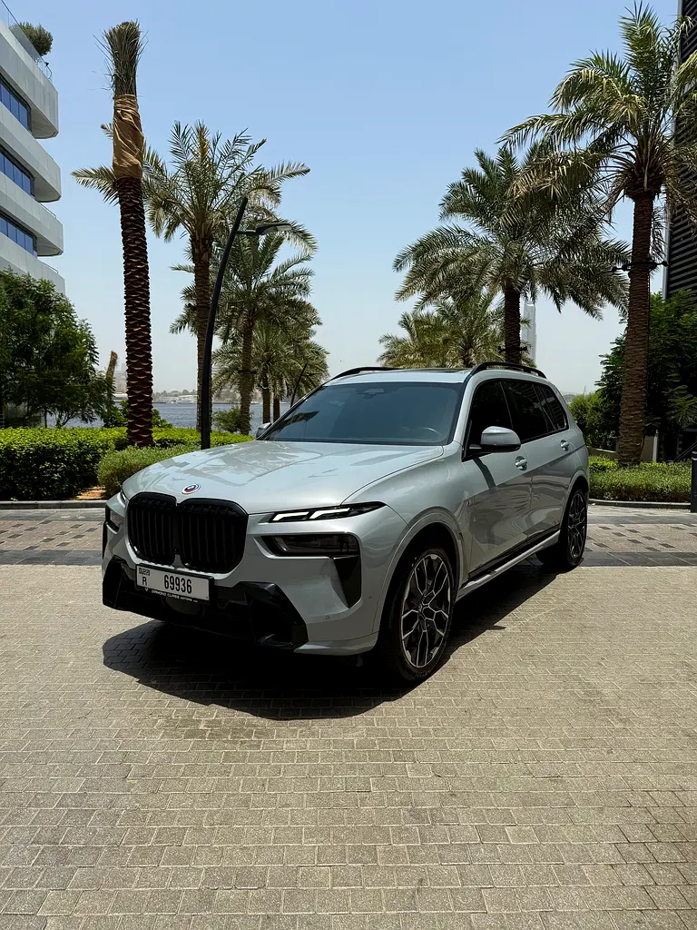 BMW X7 2023 — photo 1 of 12