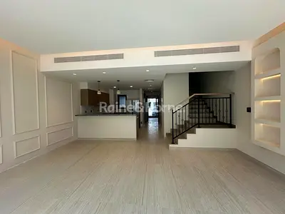 Upgraded 4BR I Landscaped I Close to Central Hub