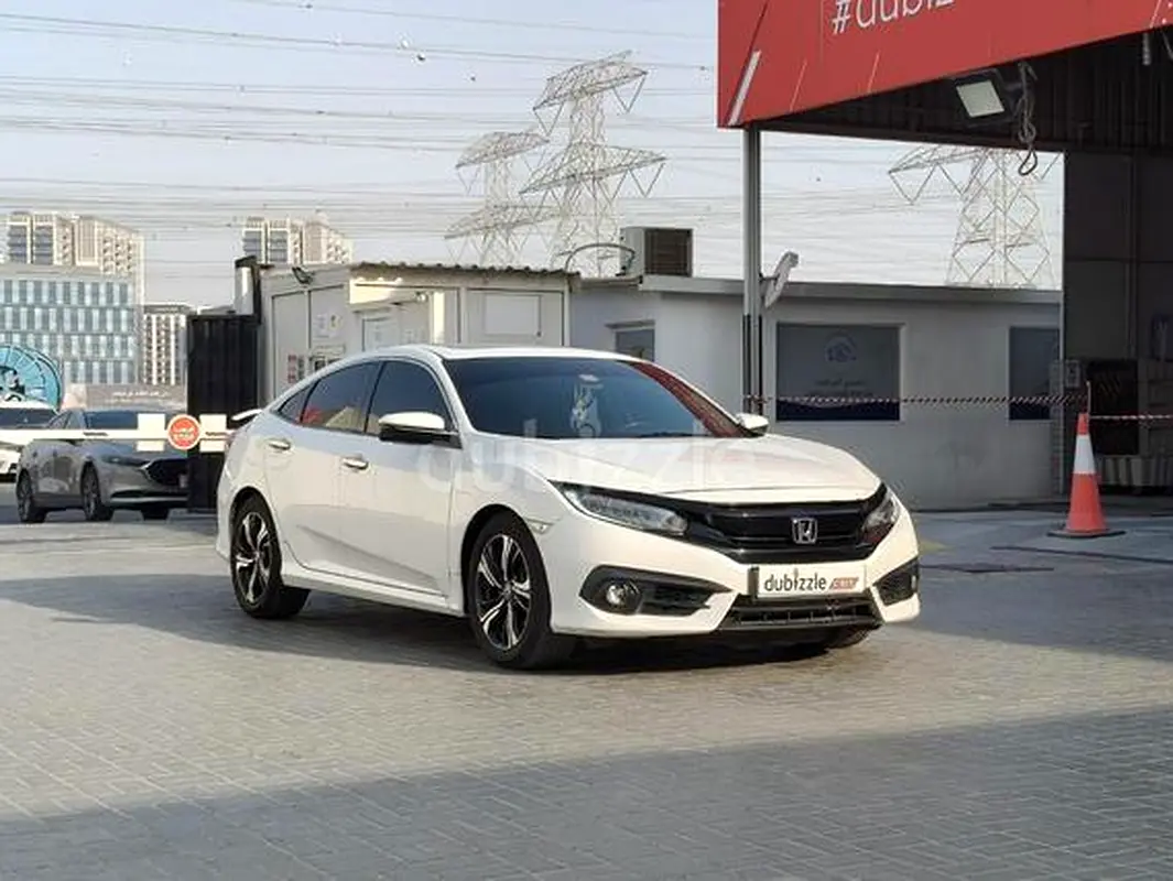 Honda Civic 2018 — photo 1 of 13