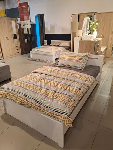 Single white wooden bed - Brad new faultless