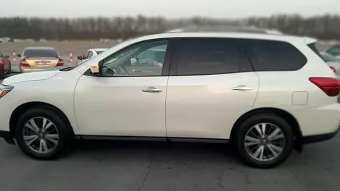 Nissan Pathfinder SV 2017 GCC Specs - Family SUV in Excellent Condition