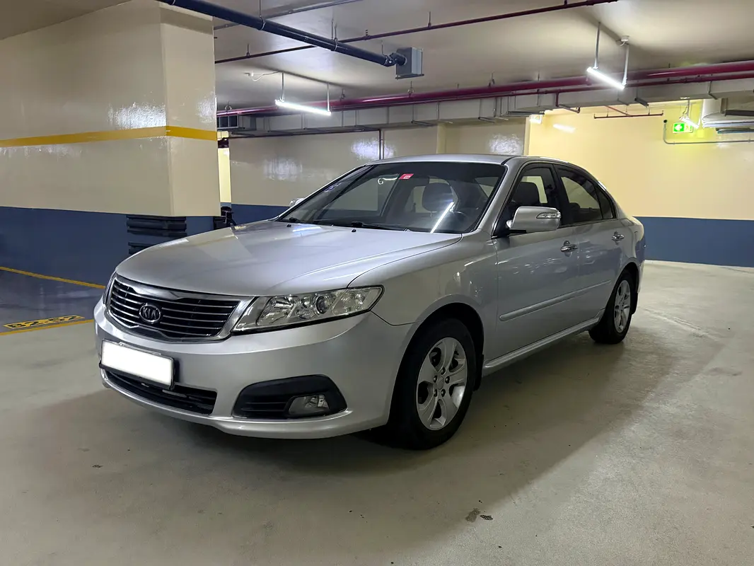 Kia Optima 2010 — photo 1 of 9