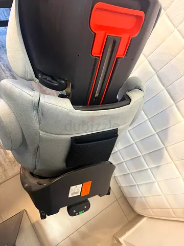 Good condition infant car seat with ISOFIX base