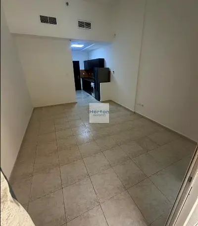 UNFURNISHED I VACANT I NEAR MALL