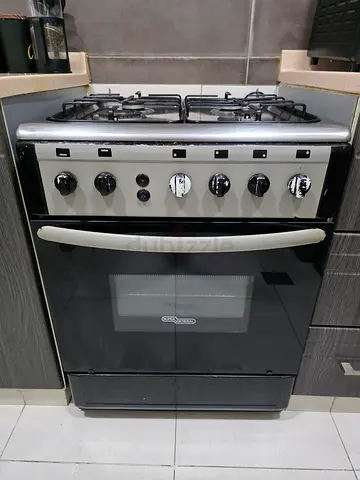 Used freestanding gas cooker with oven - good working condition