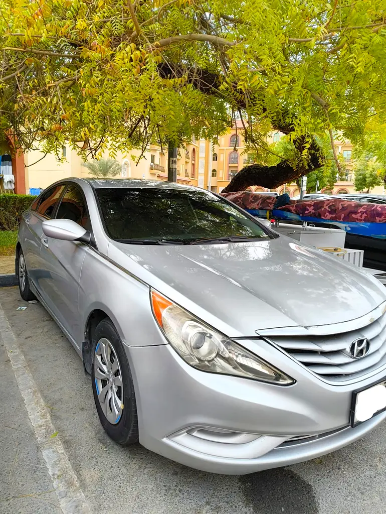 Hyundai Sonata 2012 — photo 1 of 4
