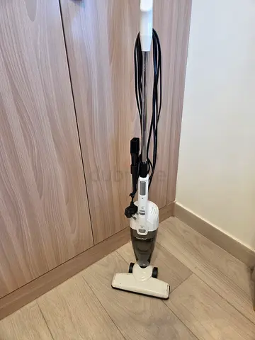 Lightweight upright stick vacuum cleaner - good working condition