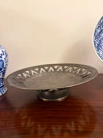 Decorative metal fruit/dessert stand — vintage-style pedestal plate