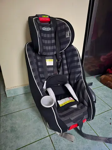 Graco convertible car seat in good condition — black/grey stripes