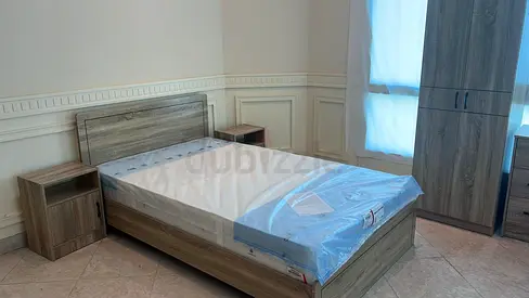 Bedroom Furniture Set – Barely Used