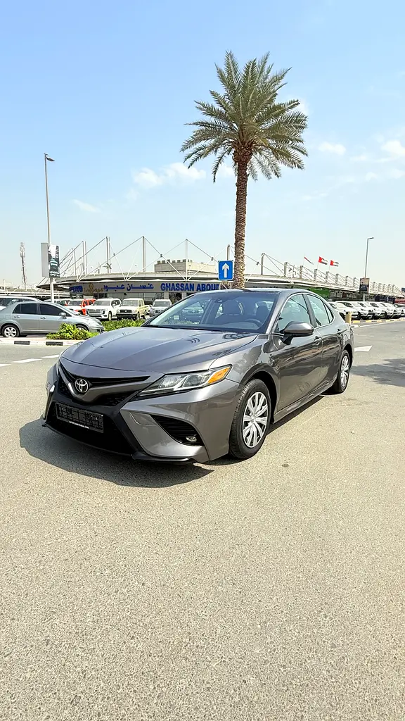 Toyota Camry 2020 — photo 1 of 20