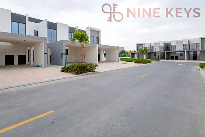 Spacious 3BR Townhouse | Prime Location | La Rosa 2