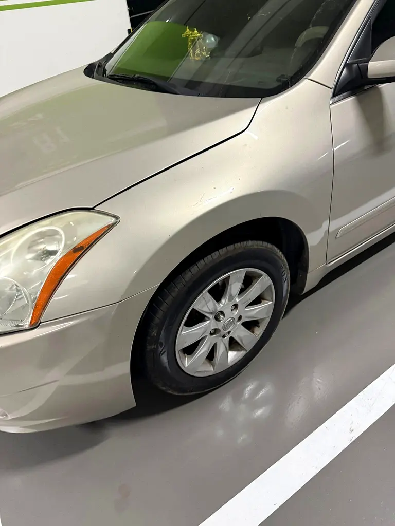 Nissan Altima 2010 — photo 1 of 6