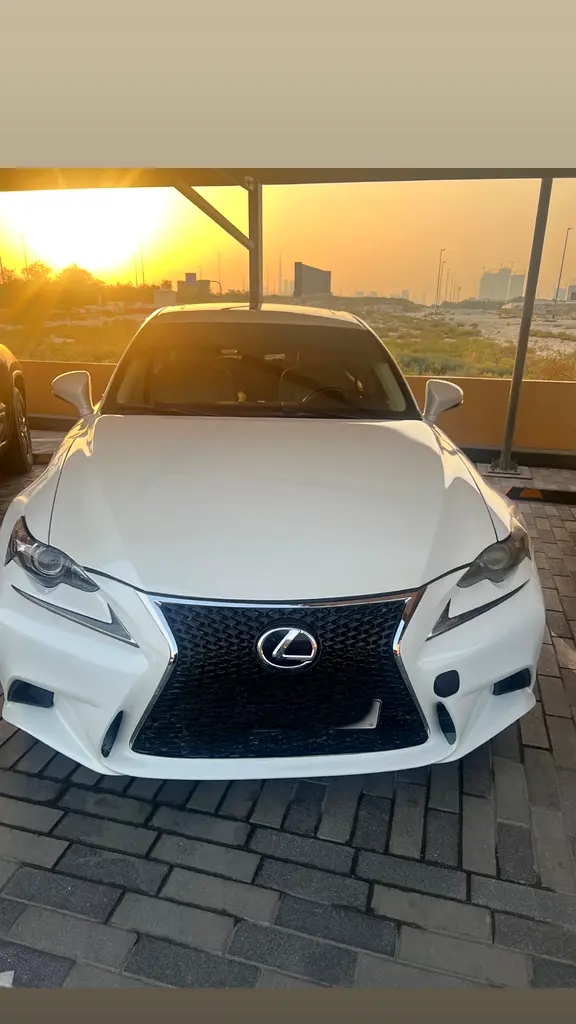 Lexus IS-Series 2016 — photo 1 of 3