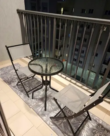2chairs with table