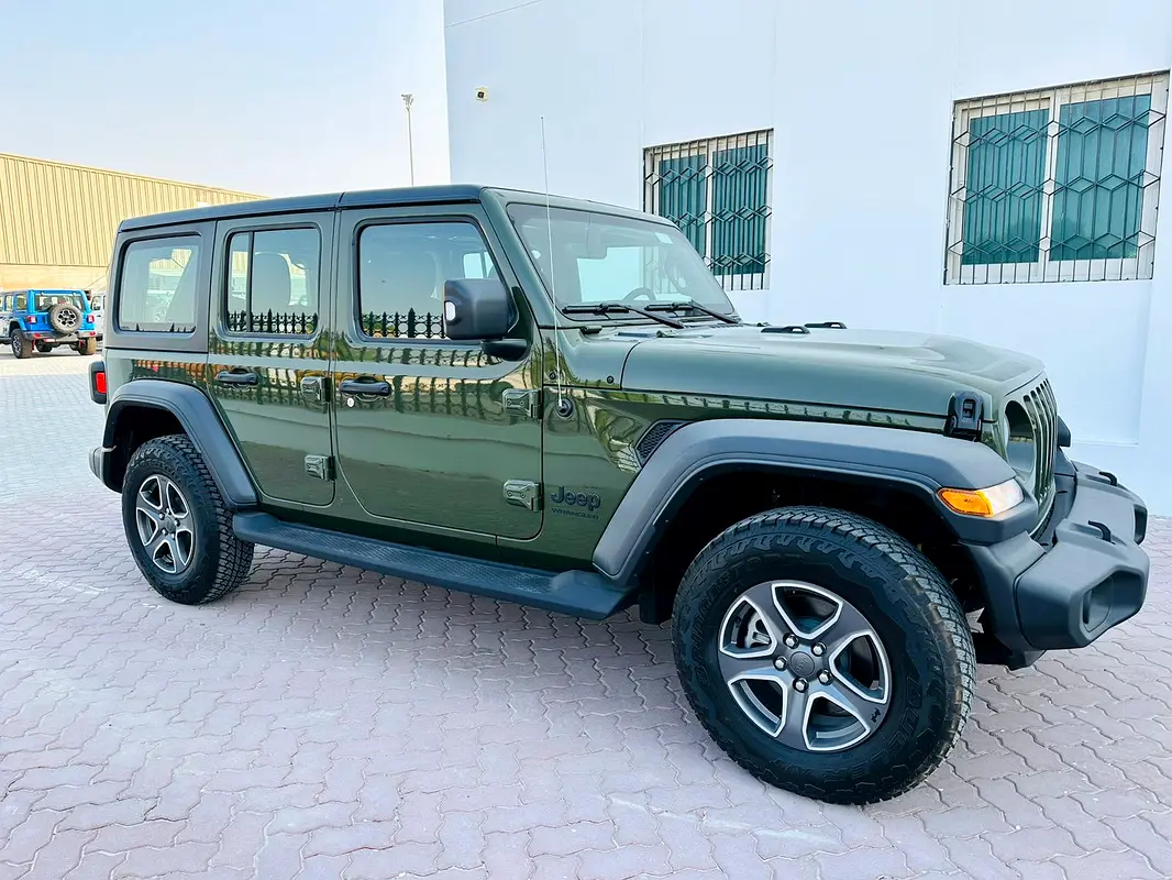 Jeep Wrangler 2023 — photo 1 of 7