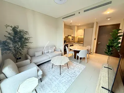 Elegant| Fully furnished| Bright| High floor