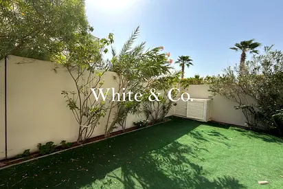 Single Row | Beautiful Garden | Corner
