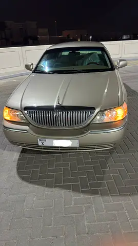 2010 Lincoln Town Car Cartier - Canadian Specs - Excellent Condition