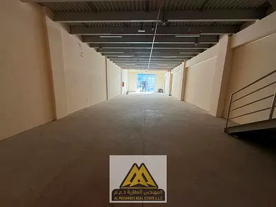 فرصة مميزة لاستئجار مستودع تجاري بميزانين في منطقة الجرف الصناعية 1 – عجمان، يتميز بموقع استراتيجي يسهل الوصول إليه، ويعد خياراً مثالياً لمختلف الأنشط