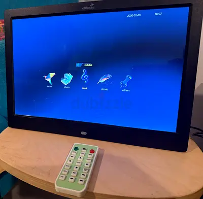 13.3 eKlasse Digital Photo Frame with Remote: Perfect Condition