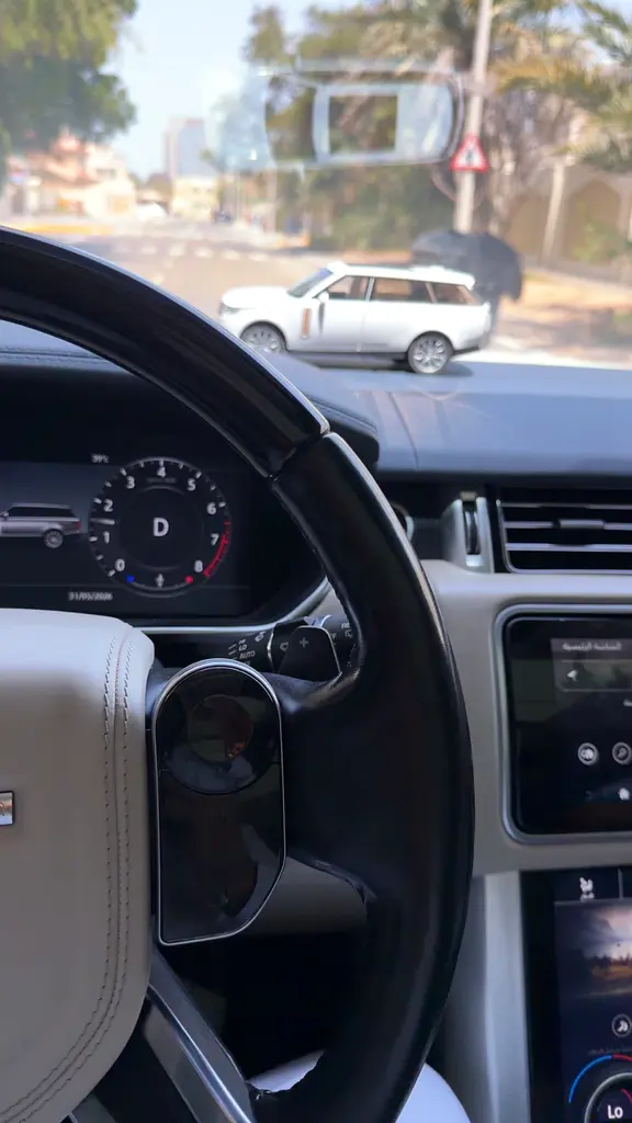 Land Rover Range Rover 2020 — photo 1 of 4