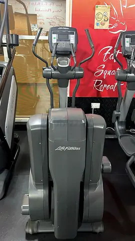Life Fitness Elliptical Cross Trainer