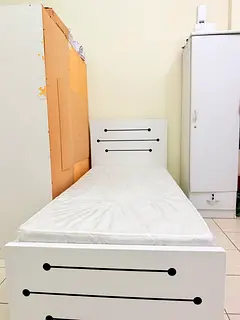 Bed space available in Spain cluster 850 near to civil defense bus stop