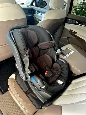Yoyo Babyzen Car Seat with isofix base and stroller adaptors
