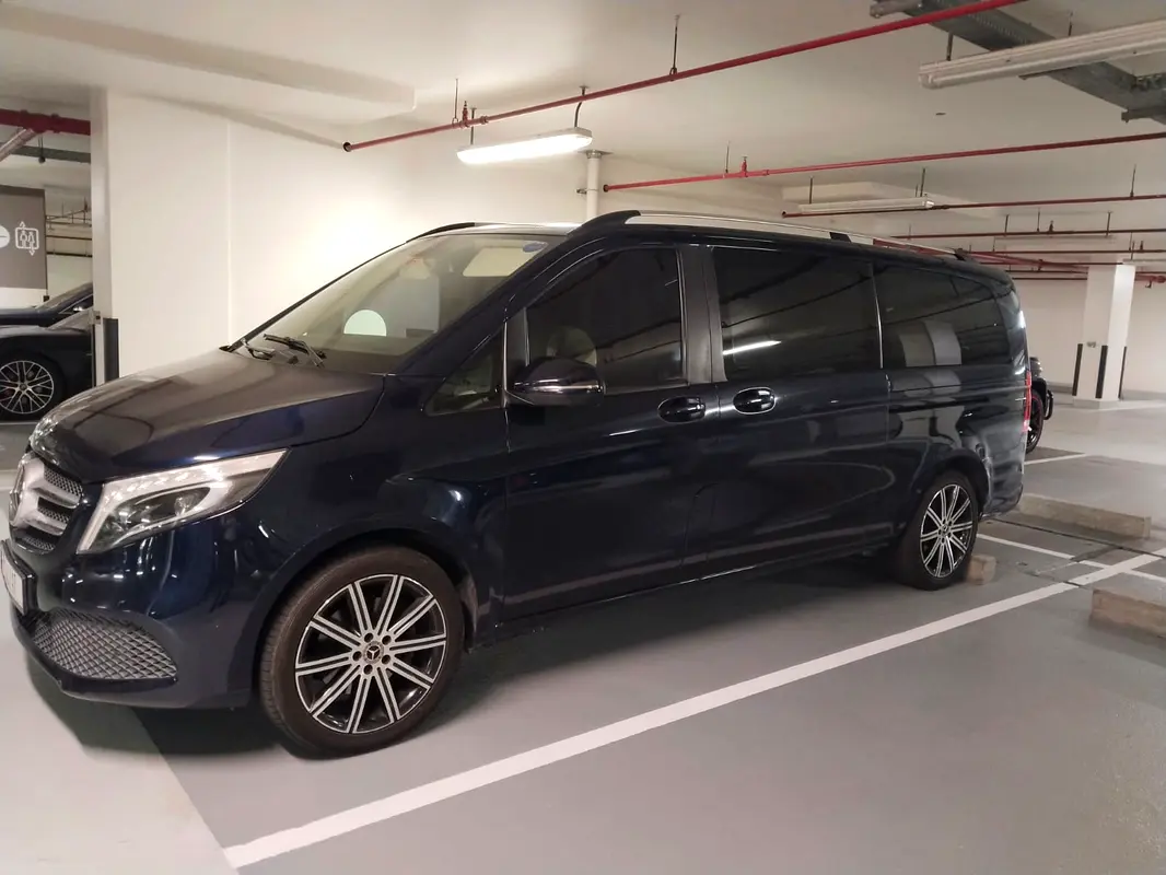 Mercedes-Benz V-Class 2020 — photo 1 of 18