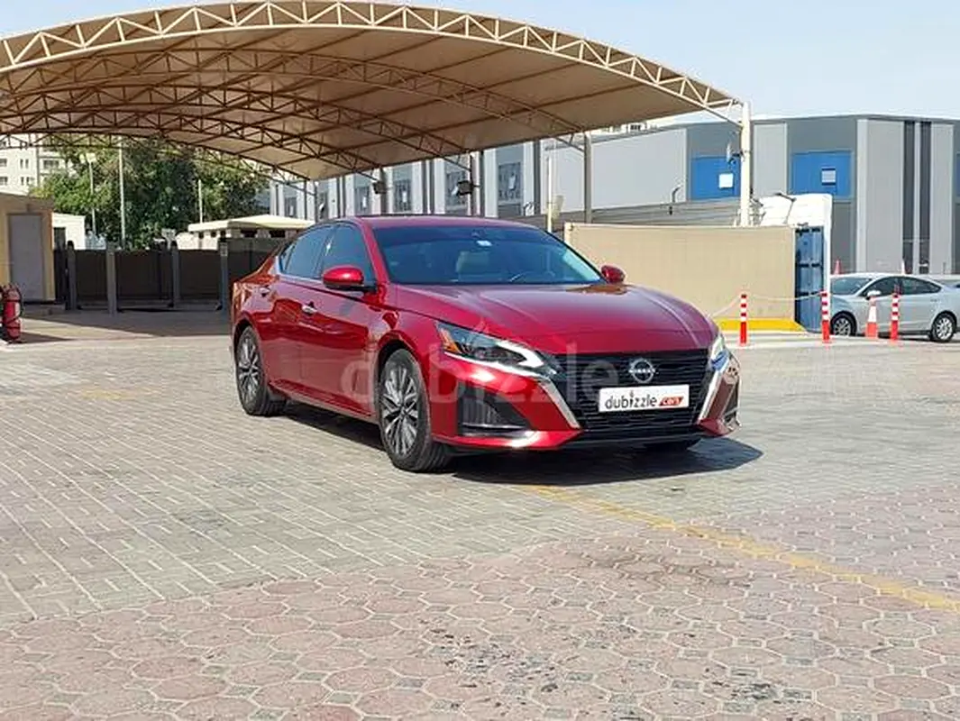 Nissan Altima 2023 — photo 1 of 20