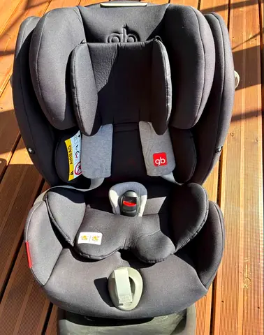 Gb gold convertible car seat with isofix base
