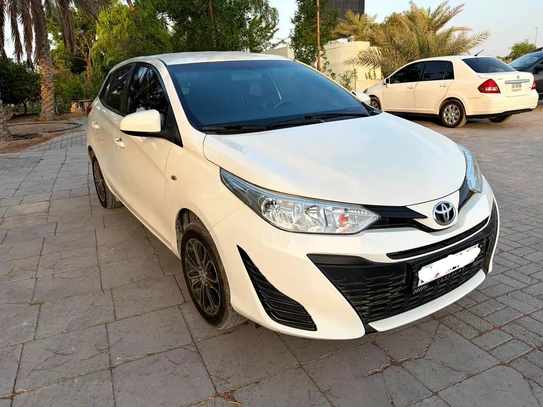 Toyota Yaris 2018 — photo 1 of 14