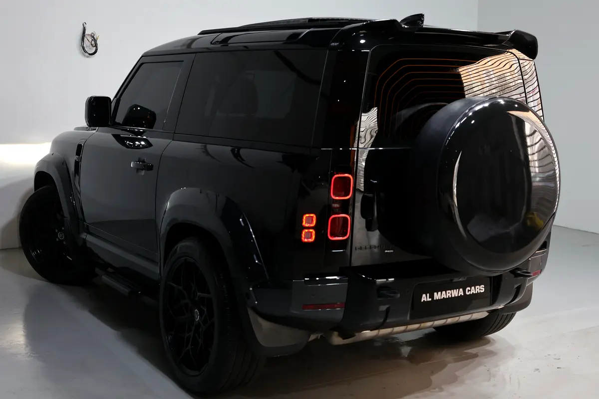 Land Rover Defender 2023