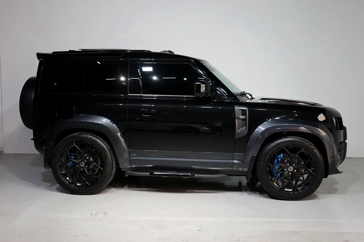 Land Rover Defender 2023