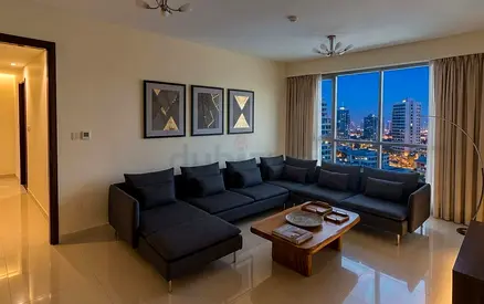 Premium Fabric Sectional Sofa This elegant sectional sofa combines contemporary style with outstandi