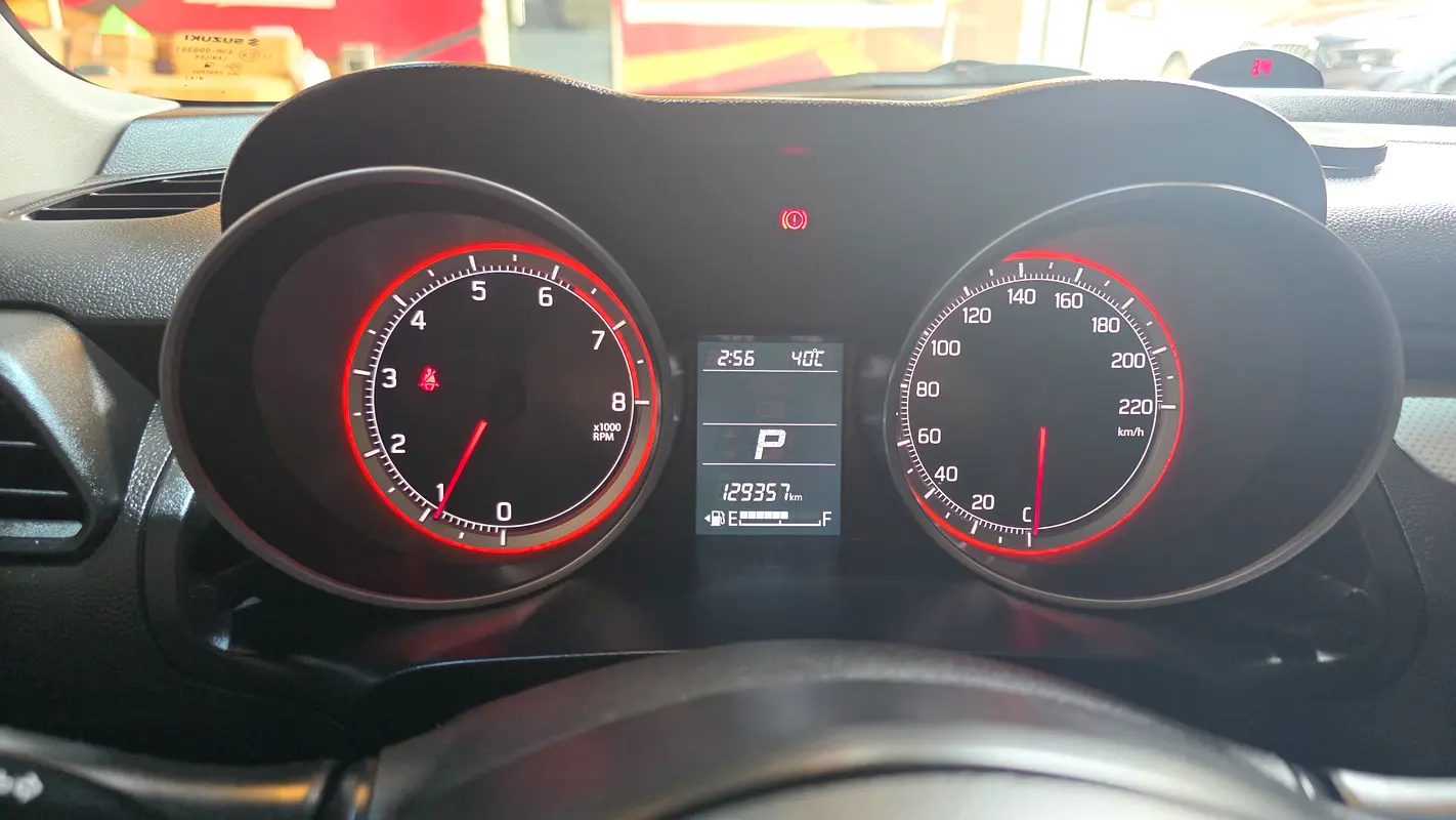Suzuki Swift 2018 — photo 1 of 5