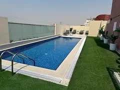 LUXURIOUS 1 BEDROOM WITH 2 BATHROOMS GYM POOL 1 COVERED PARKING MORE THEN 900SQFT ON PRIME LOCATION
