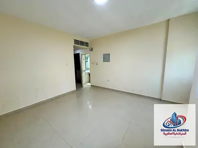 Balcony with an open view, central air conditioning and central gas, spacious area, distinctive finishing, separate bathroom, very attractive price.