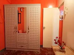 BEAUTIFUL PRIVATE ROOM, 5 MINS. WALK TO OUD METHA METRO FOR AN EXECUTIVE WORKING LADY.