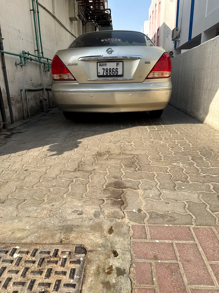 Nissan Sunny 2006 — photo 1 of 2