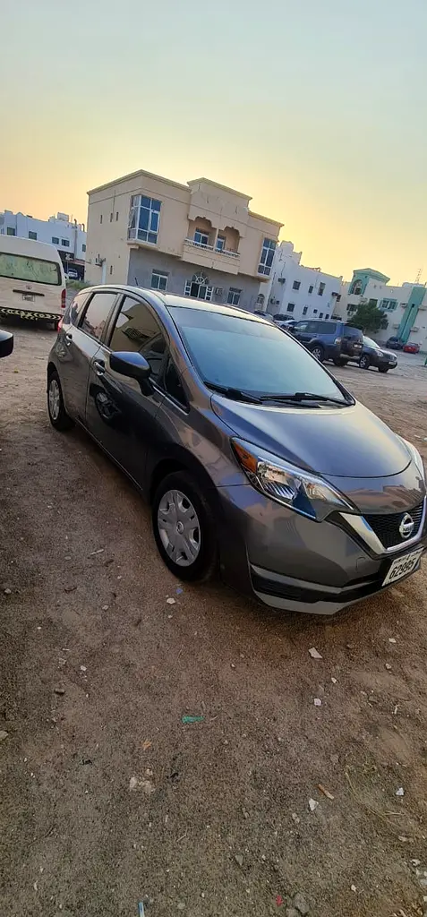 Nissan Versa 2019 — photo 1 of 3