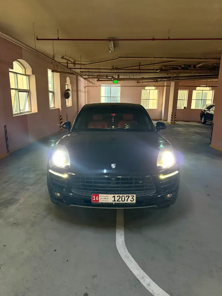 Porsche Macan 2016 — photo 1 of 11