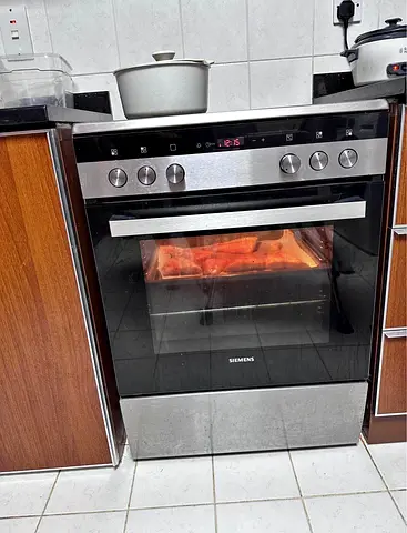 Siemens Electric Cooking Range, 4 Hobs, 60x60 cm, fastPreheat Oven, ecoClean, Stainless Steel, HK9R3