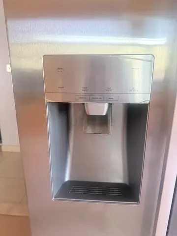 Stainless Steel Refrigerator with Built-in Water Ice Dispenser