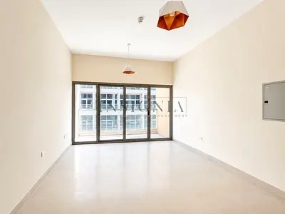 Vacant Studio Balcony Bright & Modern Unit