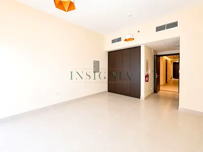 Brand New Studio with Kitchen Appliances Vacant